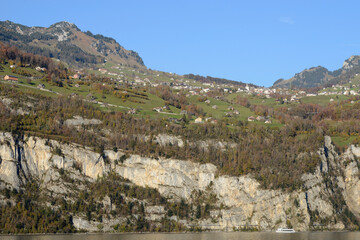 Obraz premium bateau lac et village typique - Suisse