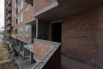 Fototapeta na wymiar Wall of a multi-storey building, installation of windows. Production of apartments, social housing.
