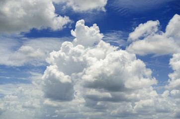 beautiful blue sky and white fluffy cloud horizon outdoor for background.