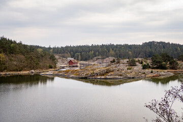 Obraz premium Sweden Isle Tjörn Mountain with lake