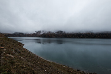 Nebel über dem Lago Ritom, Val Piora, Tessin
