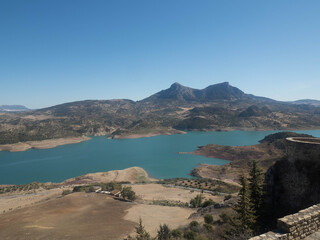 Vistas desde el Castillo de Zahara de la Sierra, en Cádiz, Andalucía, España