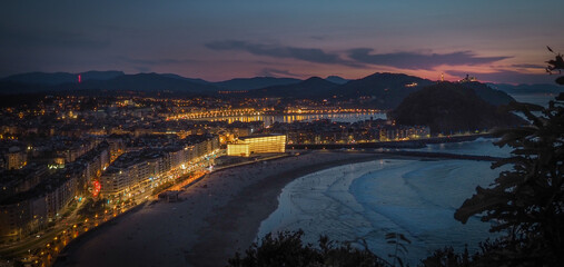 Donostia (San Sebastián) de noche - Gros - Playa de la Zurriola 