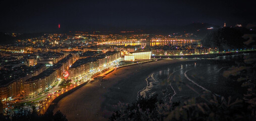 Donostia (San Sebastián) de noche - Gros - Playa de la Zurriola 