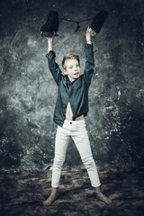 Fototapeta na wymiar Young figure skater dressed in white jeans and blue shirt