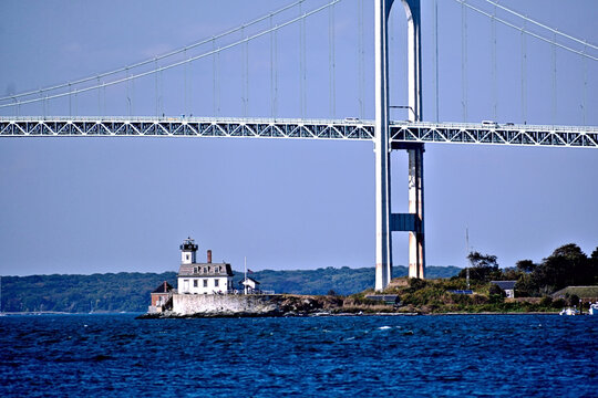 Rose Island lighthouse with the Newport bridge in the background