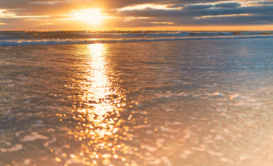 Sonnenaufgang am Ostsee Sand Strand auf Rügen bei Lobbe