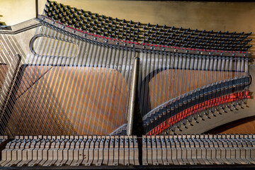 Details von Saiten eines Klaviers