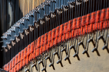 Details von Saiten eines Klaviers