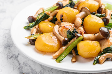 栗と鶏肉のオイスターソース炒め