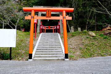 精矛神社にある狐が神様を守る神社