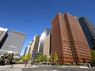 東京都　丸の内のオフィスビル街
