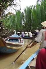 Fototapeta premium Mekong delta river, Vietnam - 01.19.2006 : tourists ' boat trip