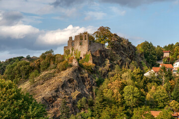 Fototapeta na wymiar The ruins of Falkenstein Castle in Rhineland-Palatinate, Germany
