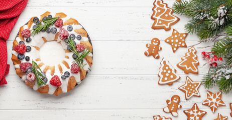 Christmas cake with berries and gingerbread cookies