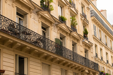 Fototapeta na wymiar Paris, typical building