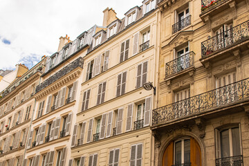 Fototapeta na wymiar Paris, typical building