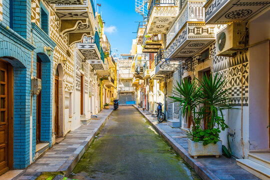 Fototapeta Pirgi village streets in Chios Island, The most interesting feature of Pirgi are the decorative designs the exterior walls of the houses. 