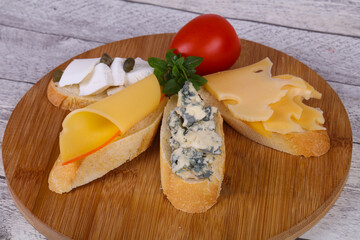 Bruschetta with various cheeses