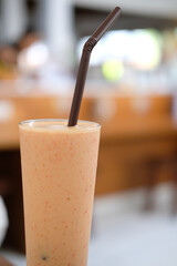 mango banana goji berry oats honey yogurt smoothie