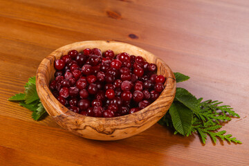 Cranberry in the wooden bowl