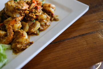 shrimp stir fried with curry powder paste