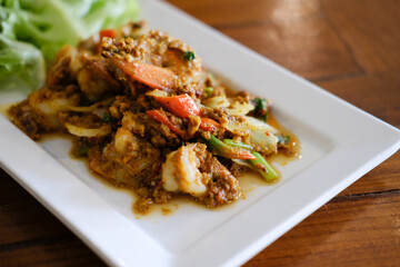 shrimp stir fried with curry powder paste