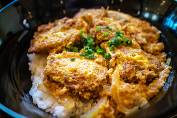 カツ丼　日本の丼もの　和食