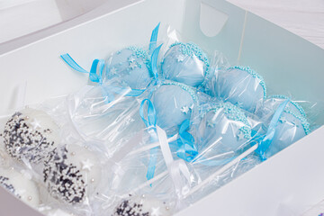 Lolipop packaged blue and white