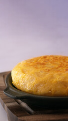 tortilla de huevo y patatas española