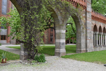Fototapeta na wymiar courtyard of the castle