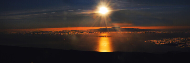 Sonnenaufgang vom Pico del Teide,  Gipfelblick, Insel Teneriffa, Kanaren, Spanien, Europa, Panorama