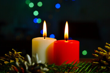 Obraz na płótnie Canvas burning candle and christmas tree