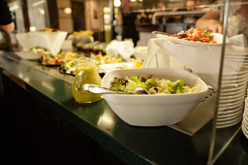 Salat Buffet mit Dressing 