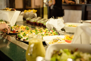 Salat Buffet mit gefüllten Eiern