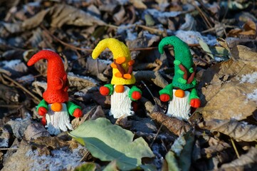 Figures of three dwarfs in a snowy forest.