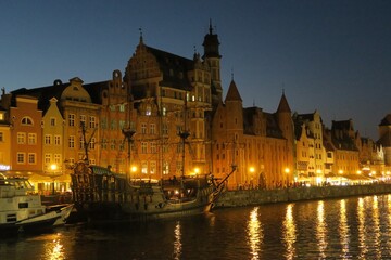 Naklejka na ściany i meble pirate ship in a city canal at night