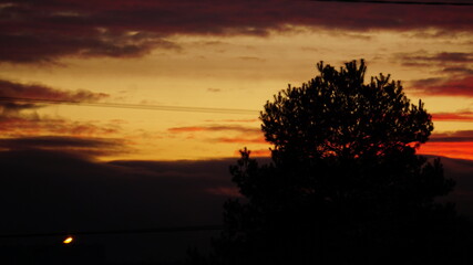 Niebo w trakcie zachodu słońca nad miastem 12.2020