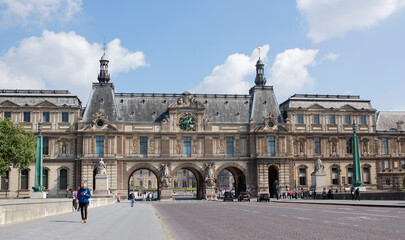 Fototapeta premium View from the Pont du Carousel bridge to the Louvre museum
