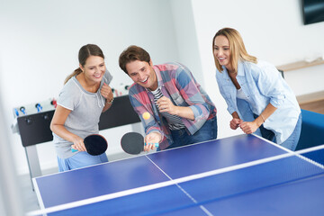 Group of students playing table tennis in the campus - obrazy, fototapety, plakaty