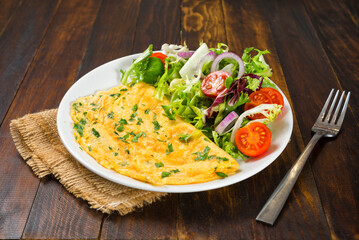 Tortilla con ensalada