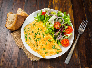 Tortilla con ensalada