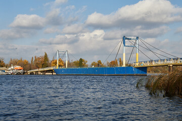 Obraz premium walking bridge over the river
