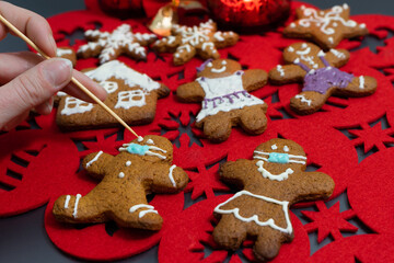 making christmas gingerbread cookies in epidemic 