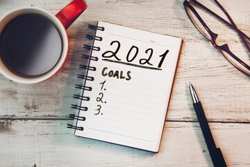 2021 on notepad and coffee