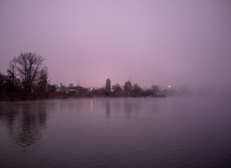 Pfäffiker See mit Nebel im Morgengrauen