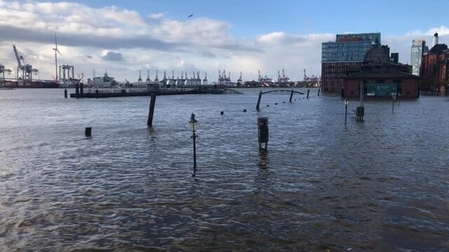 Sturmflut am Hamburger Hafen St. Pauli Fischmarkt Fischauktionshalle