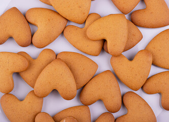 Gingerbread hearts are strewn on the table