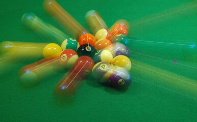 Blurred balls after an even pool break © Reimar
