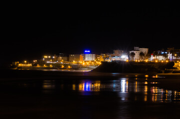 Fototapeta na wymiar Santander beaches and Piquio park at night.